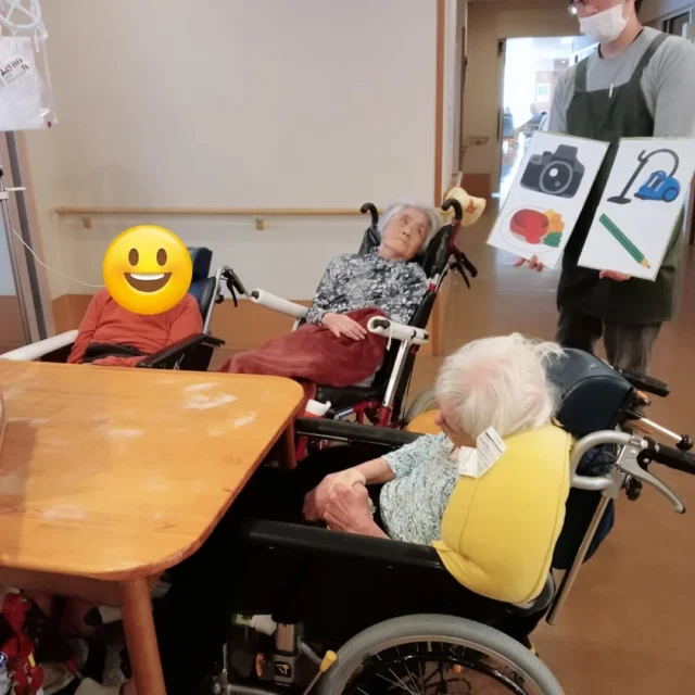 認知機能ゲームを行いました。久々にイラストボードを使ったゲームになったので新鮮な気持ちでゲームすることができ、皆さん意欲的に取り組んでいました。

#長泉町 #さつき園  #シニアスマイルプロジェクト  #特別養護老人ホーム #高齢者福祉施設 #認知機能ゲーム #イラストボード #レリエーション